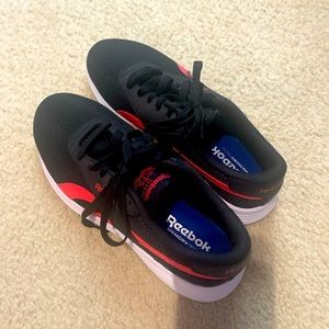 Reebok Women’s sneaker 8.5